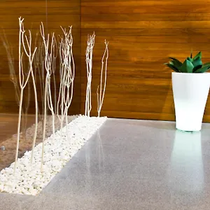 https://hostal-la-creu.catalonia-hotels.com